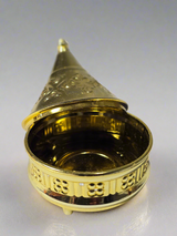 Tiny decor golden tajine